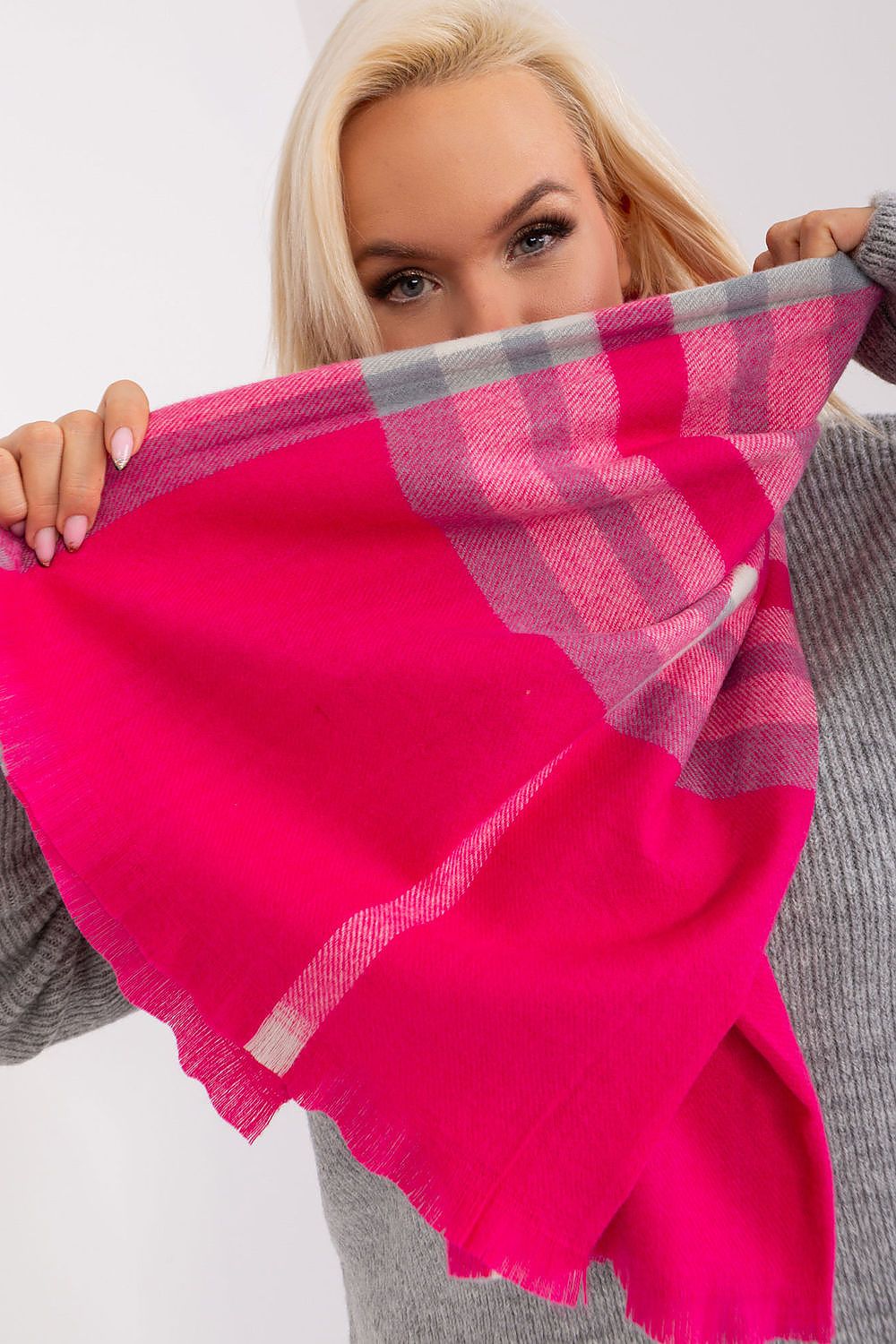  Shawl model 190563 AT 