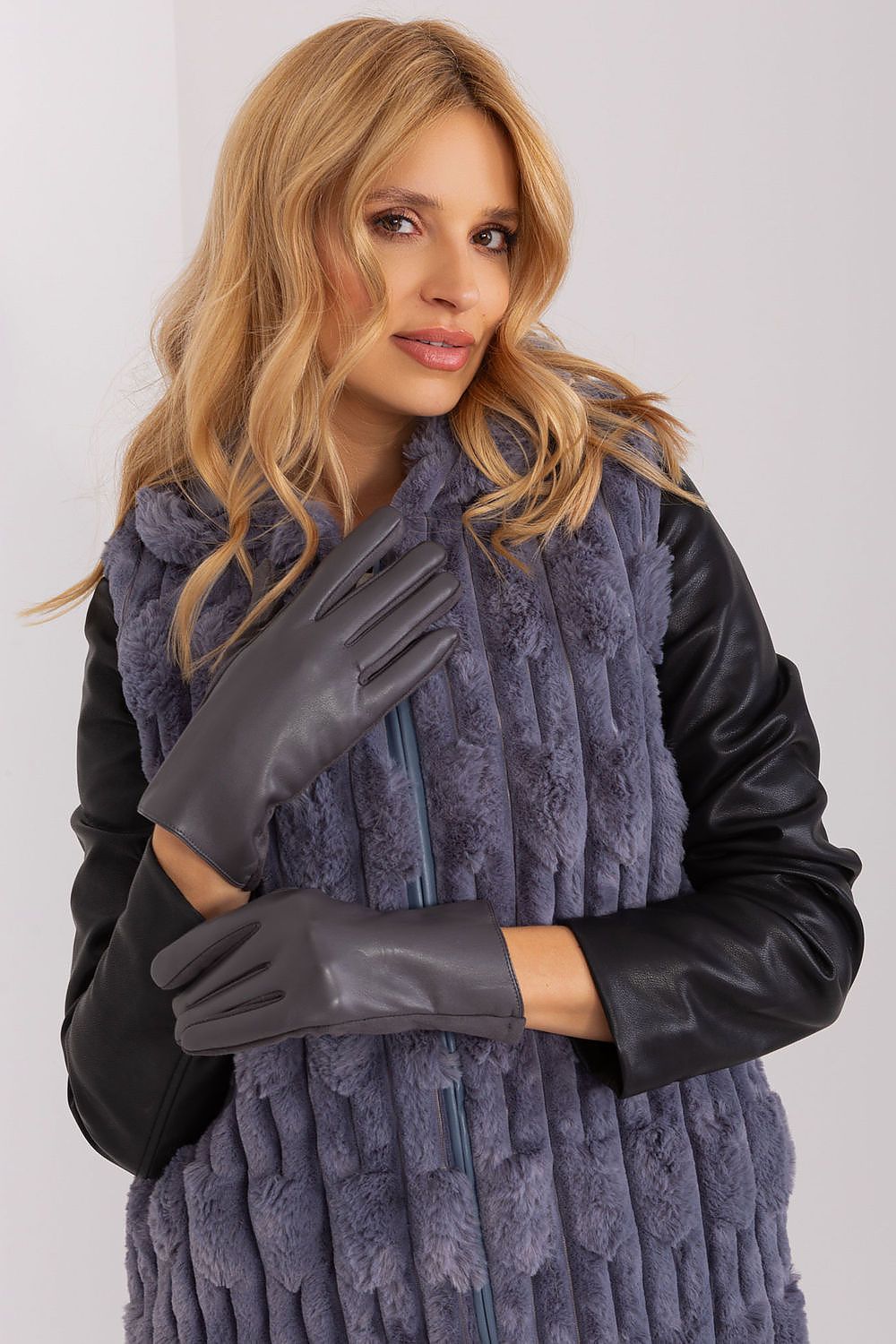  Gloves model 190842 AT 