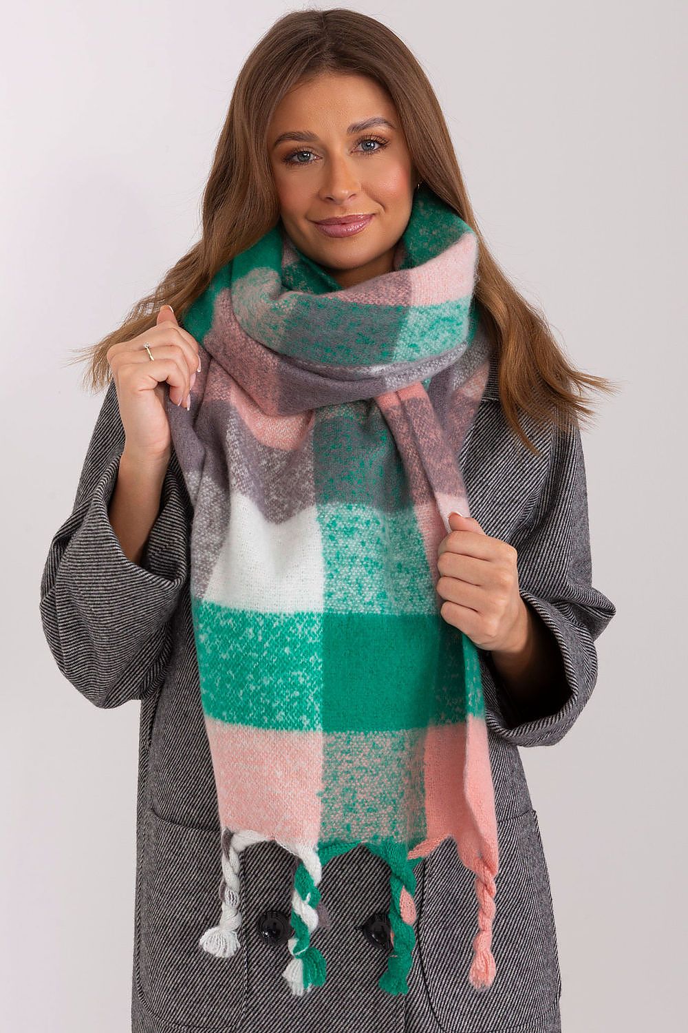  Shawl model 191704 AT 
