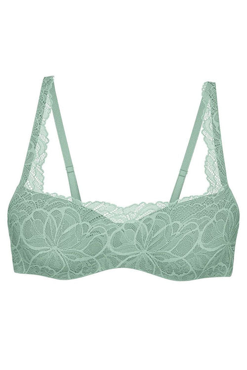  Braceless bra model 229884 Triumph 